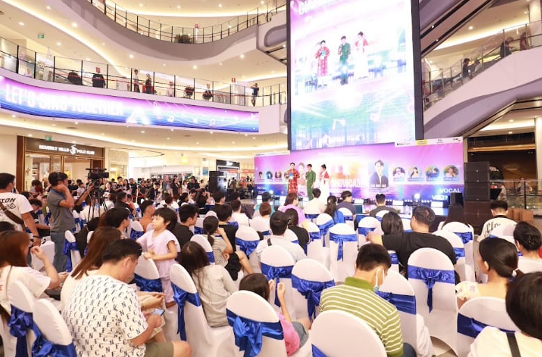 Mall main-hall K-festival